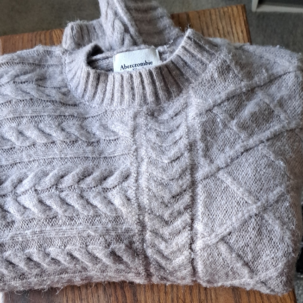 Abercrombie & Fitch Tan Sweater with Intricate Cable Knit